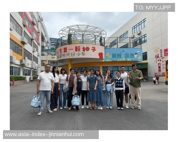 足球运动员断腿后的康复之路与心理重建探讨